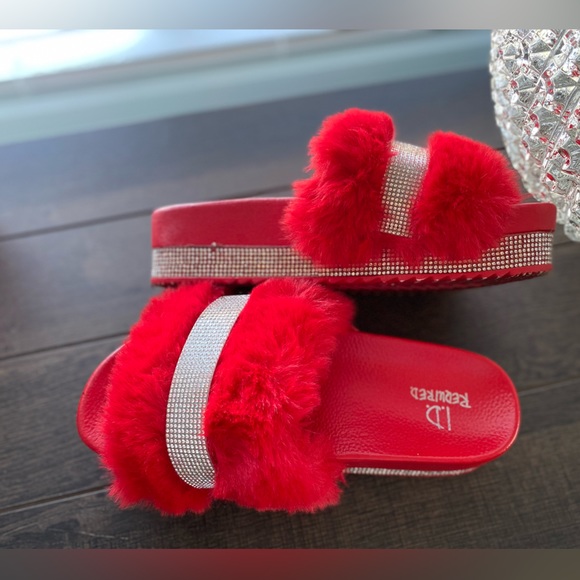 I.D. Required Faux Fur & Rhinestones RED Platform Slides Sz 8 - Picture 8 of 14